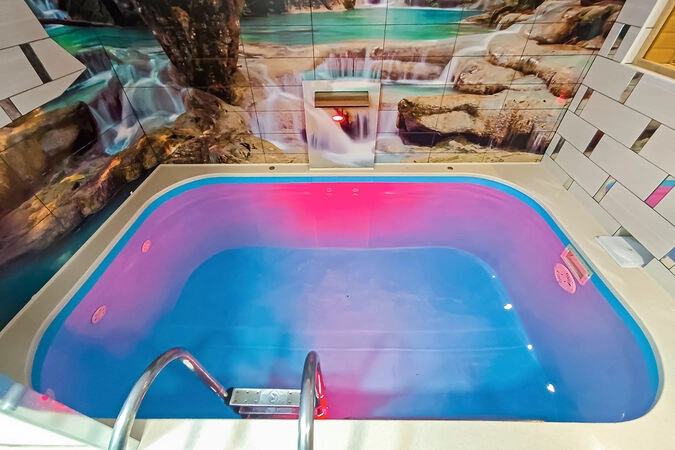 Тёплый бассейн и русская парная в SPA-комплексе Relax47